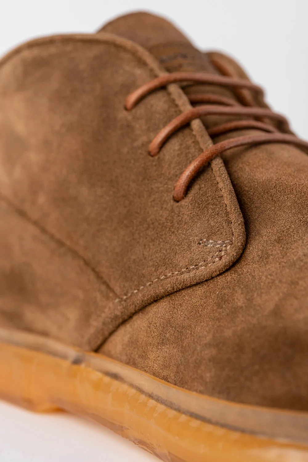 HAMPTON desert-brown suede chukka boots.