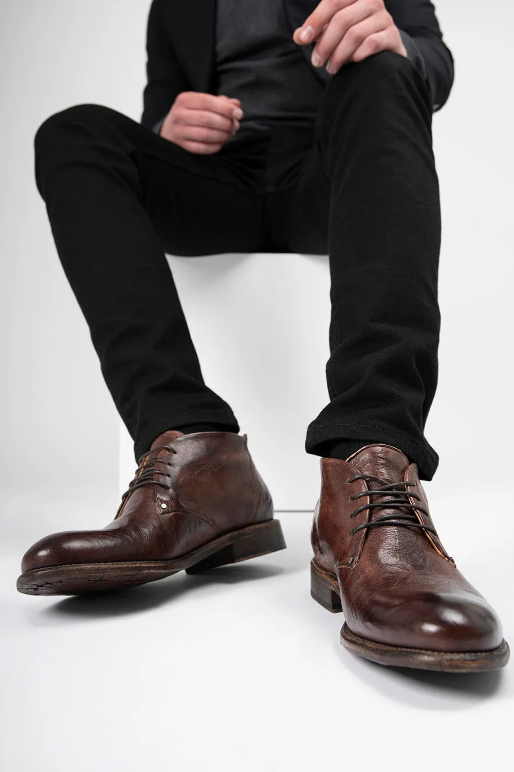 KNIGHTON noble-brown chukka boots.
