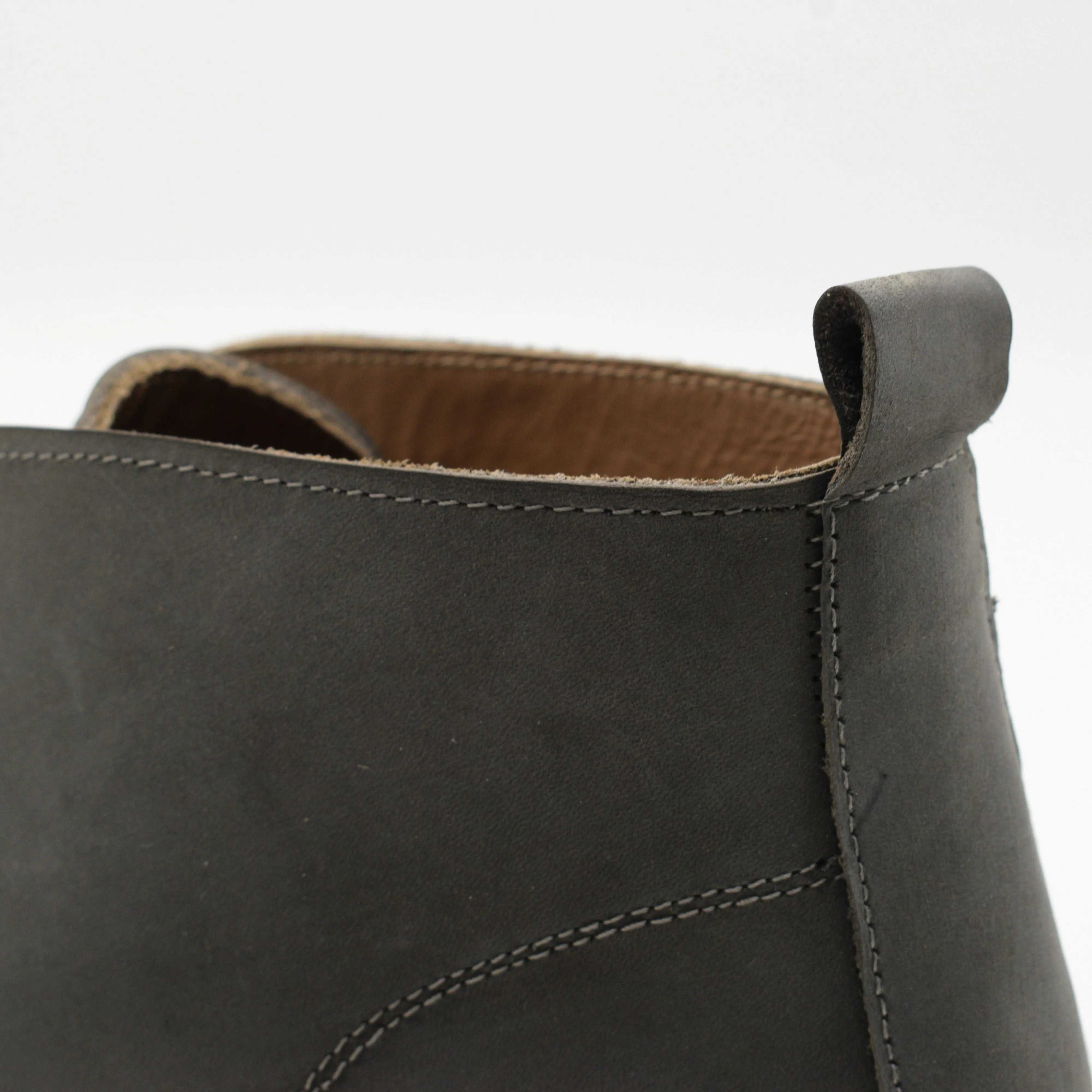 LEATHER CHUKKA BOOTS