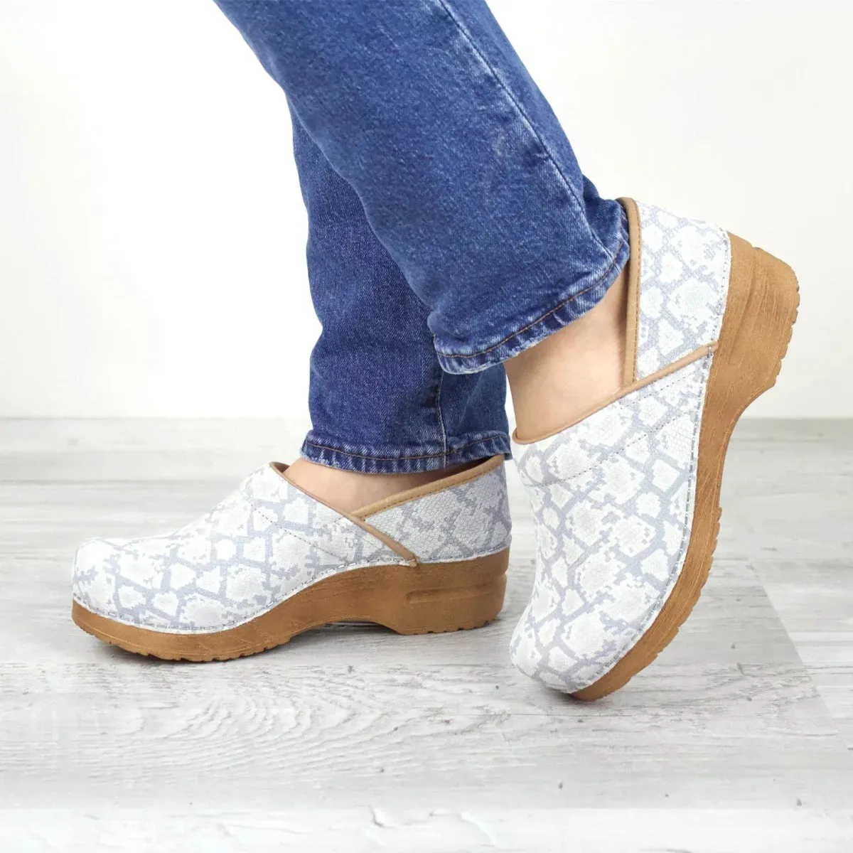 Sanita Viper Women Clog In Light Grey
