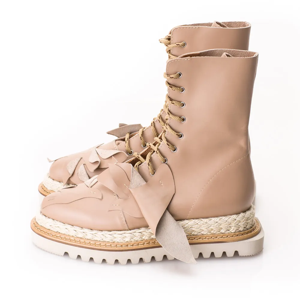 Seagulls beige lace-up booties