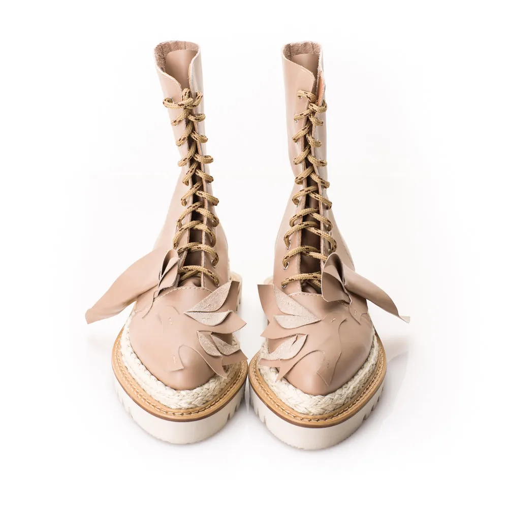 Seagulls beige lace-up booties