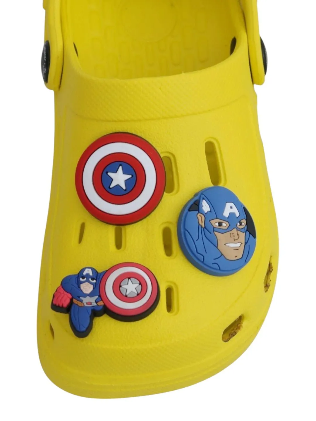 Yellow Bee Boys’ Marvel Captain America Clogs with Shield & Character Charms – Yellow