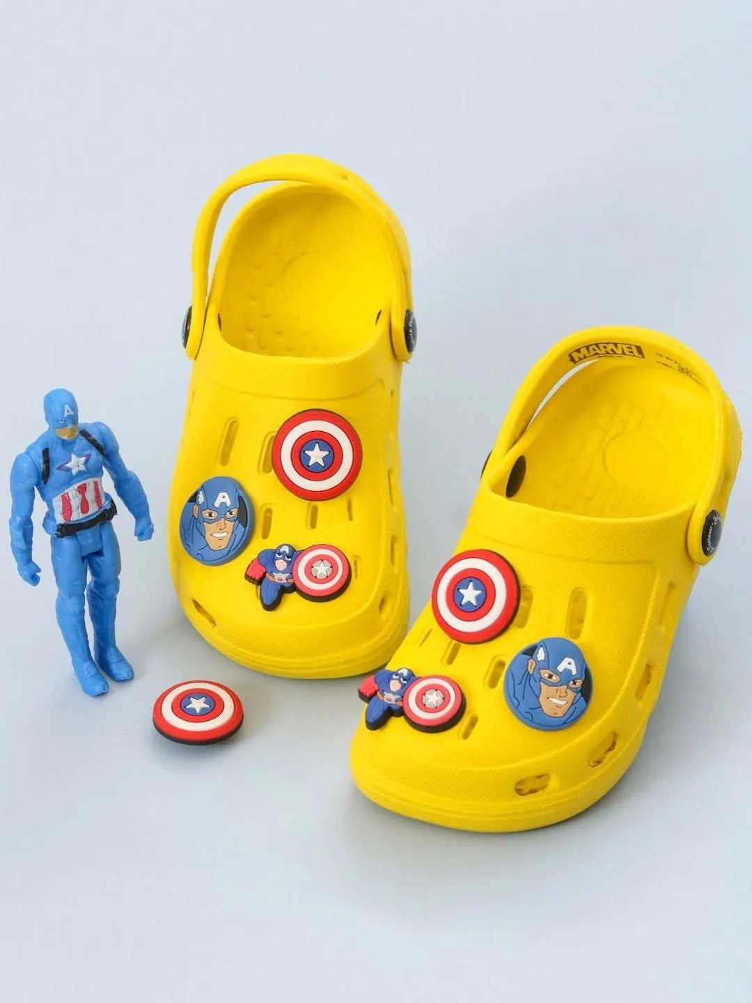 Yellow Bee Boys’ Marvel Captain America Clogs with Shield & Character Charms – Yellow